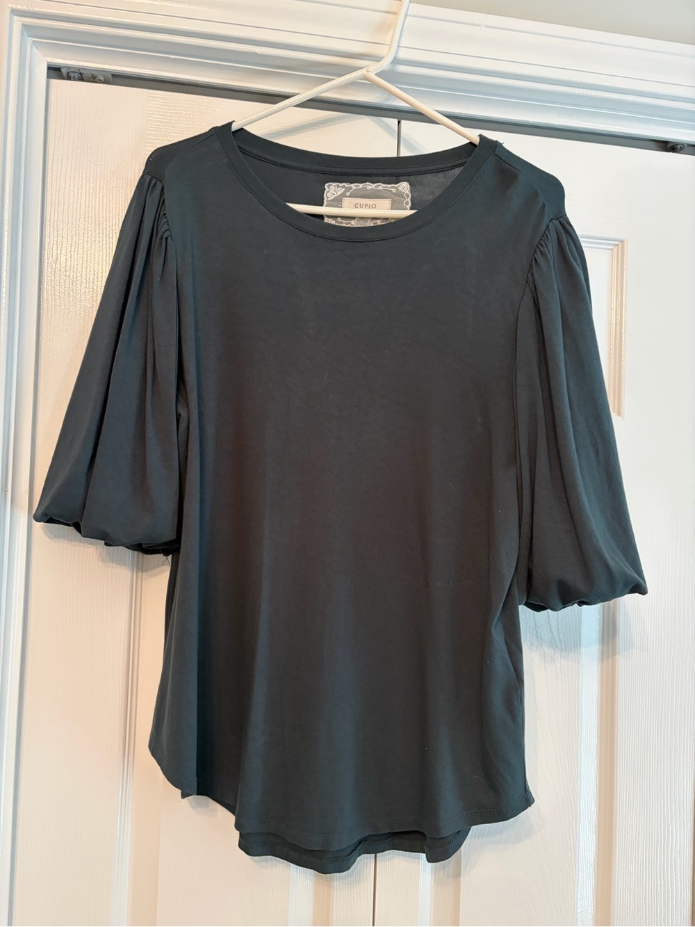 Women’s top with bell sleeves